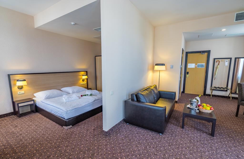 אחלציחה Hotel Lomsia מראה חיצוני תמונה