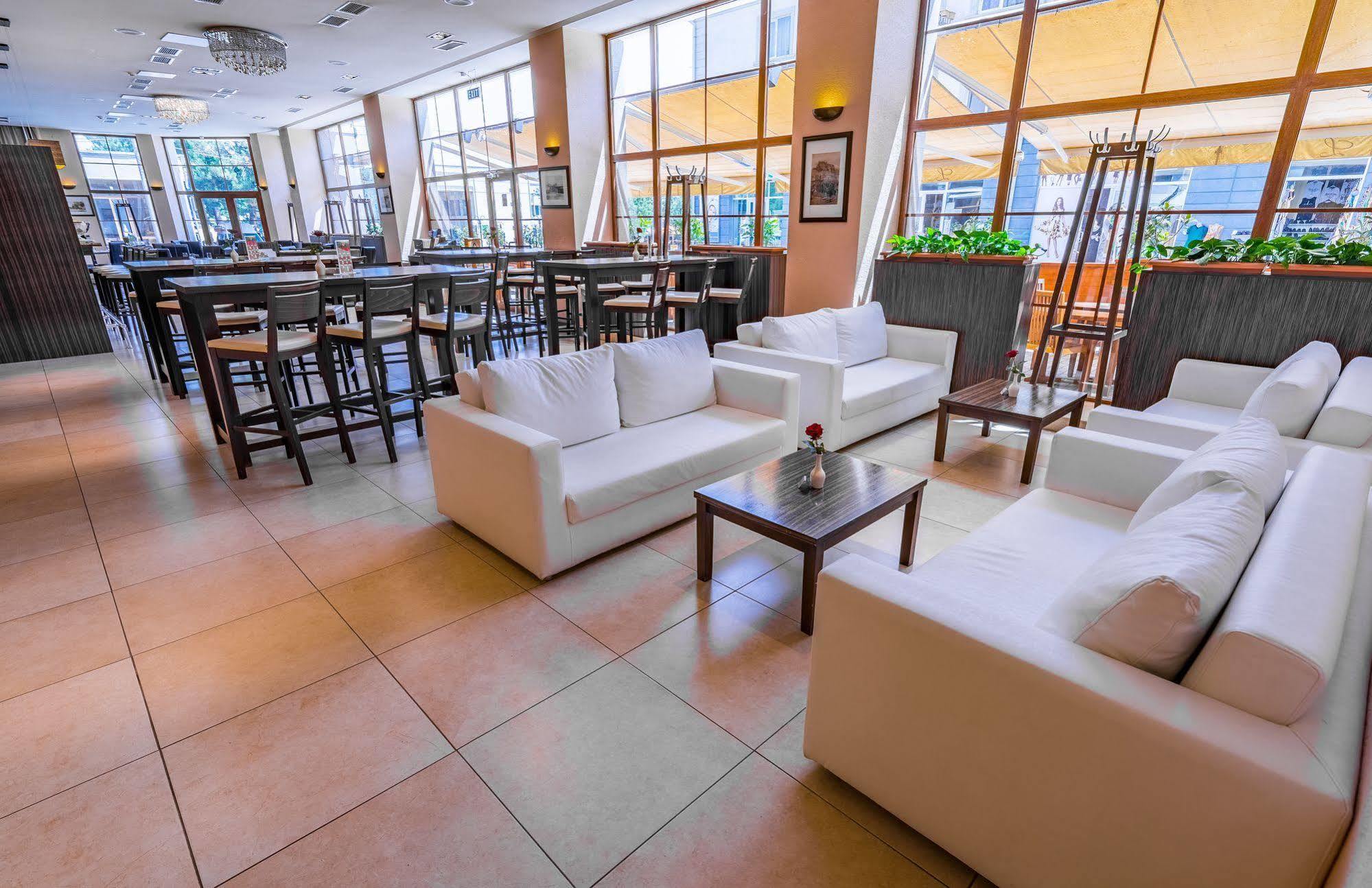 אחלציחה Hotel Lomsia מראה חיצוני תמונה