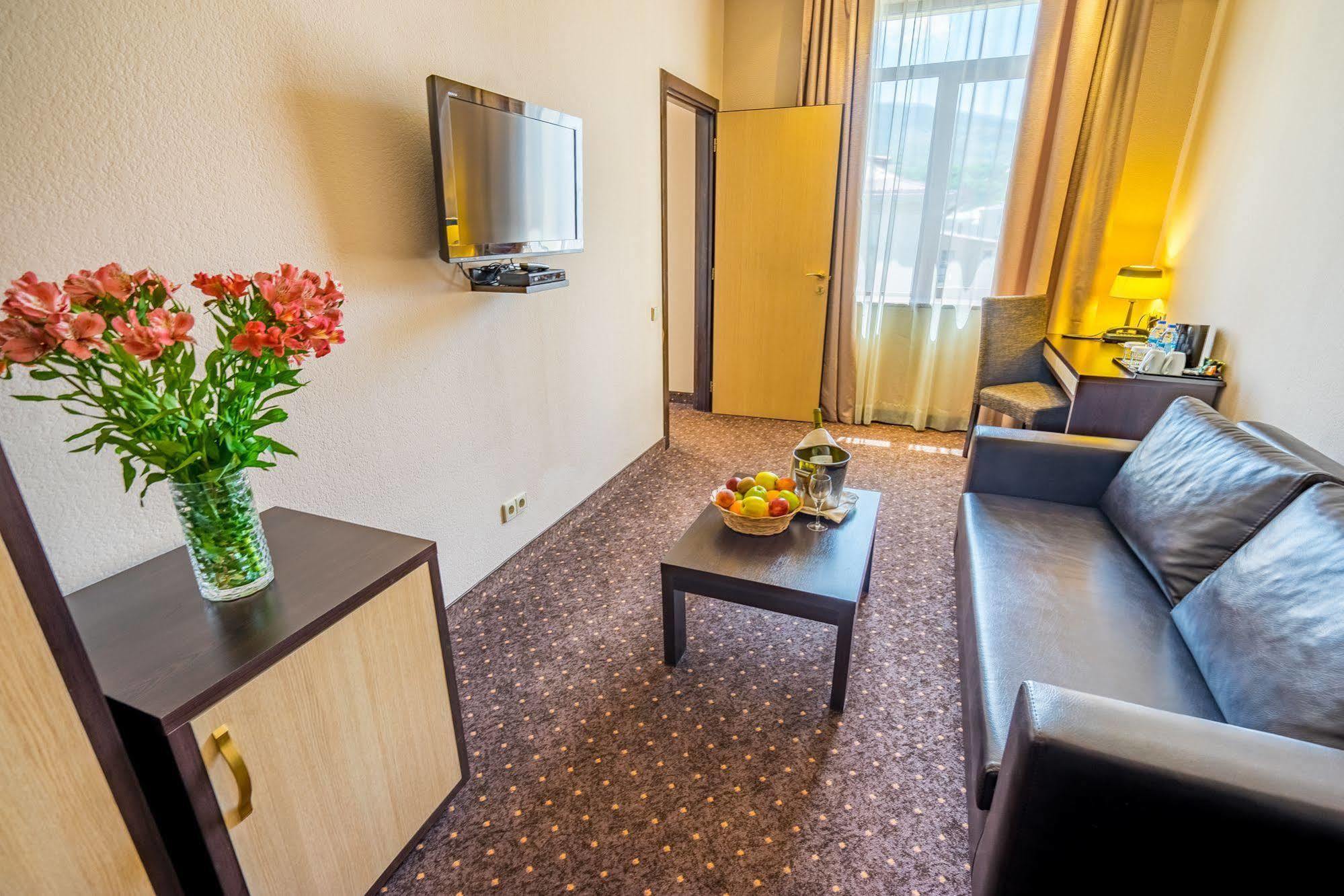 אחלציחה Hotel Lomsia מראה חיצוני תמונה