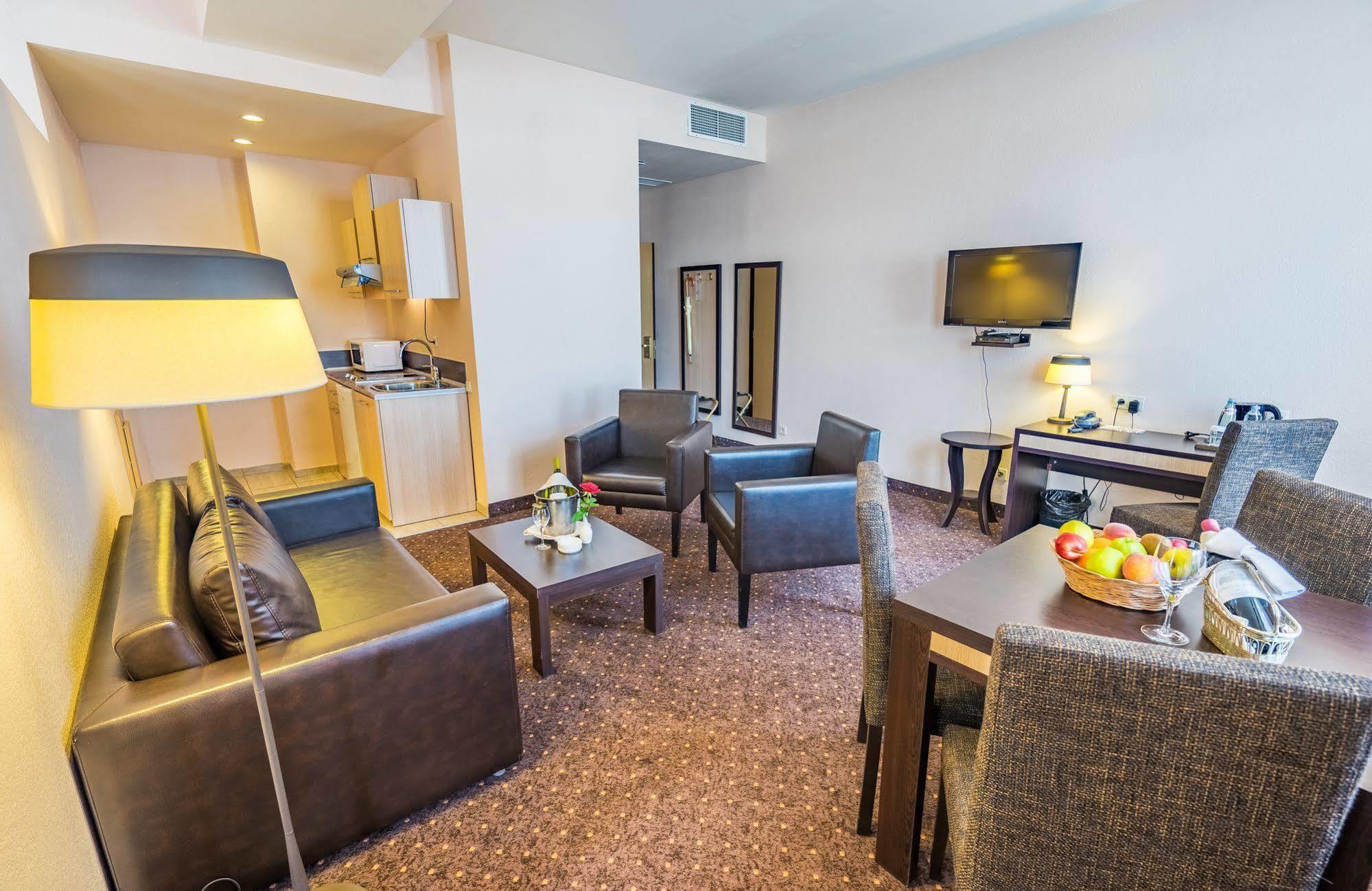 אחלציחה Hotel Lomsia מראה חיצוני תמונה