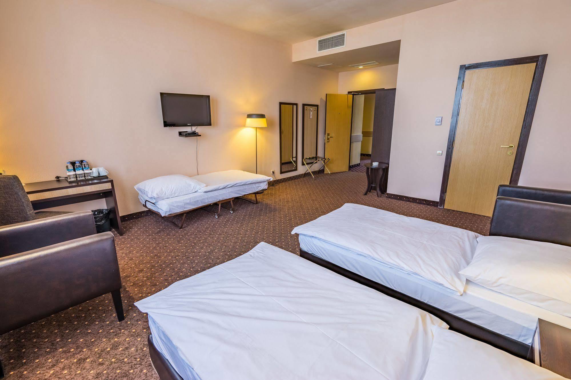 אחלציחה Hotel Lomsia מראה חיצוני תמונה