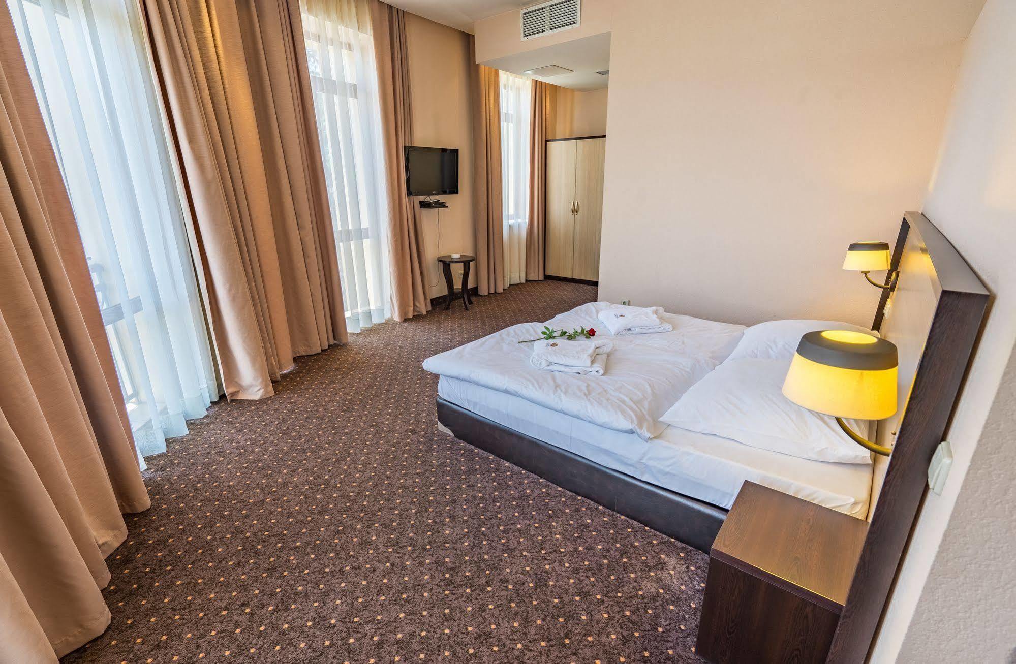 אחלציחה Hotel Lomsia מראה חיצוני תמונה